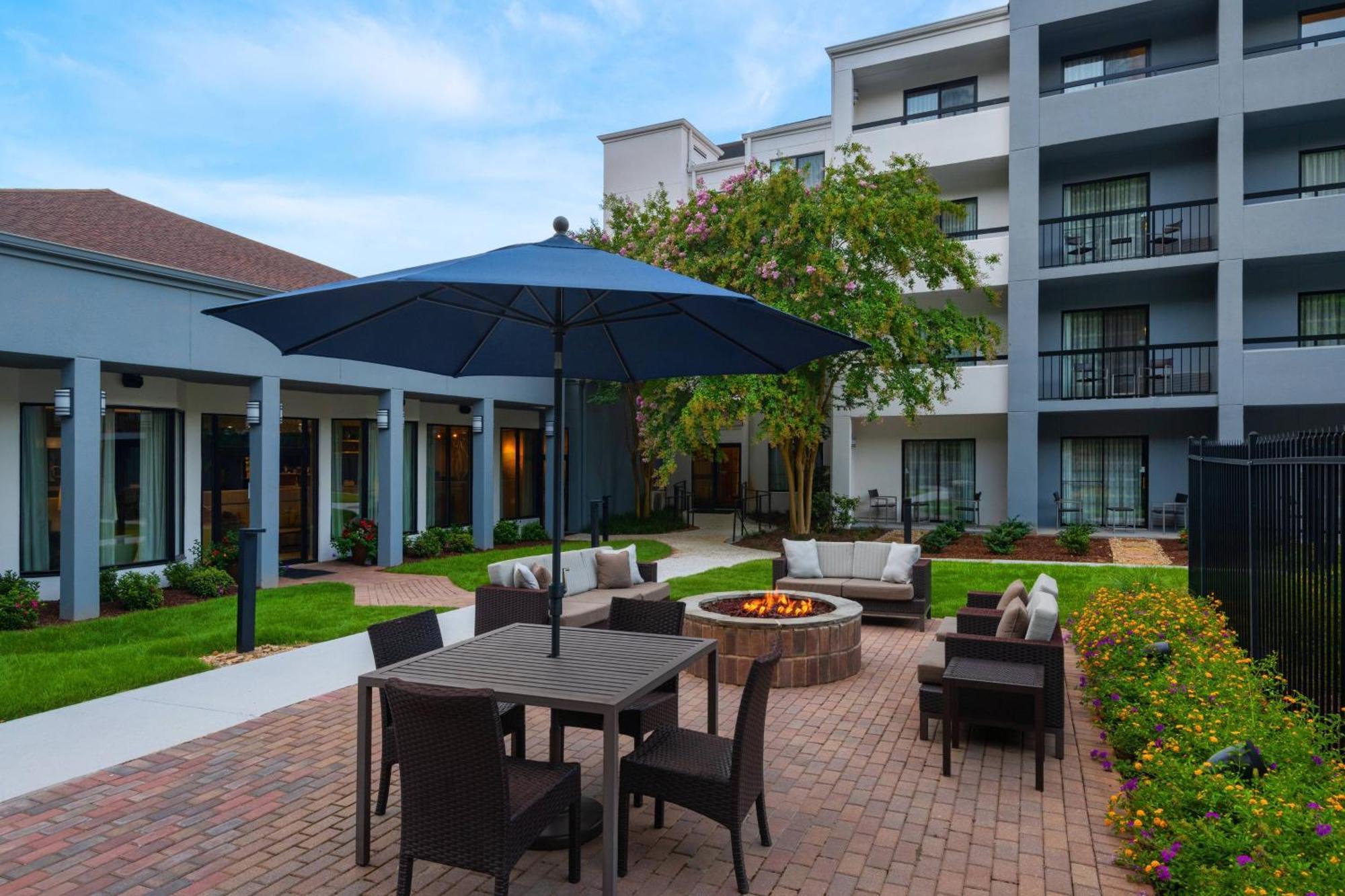 Courtyard By Marriott Perimeter Center Hotel Atlanta Exterior photo