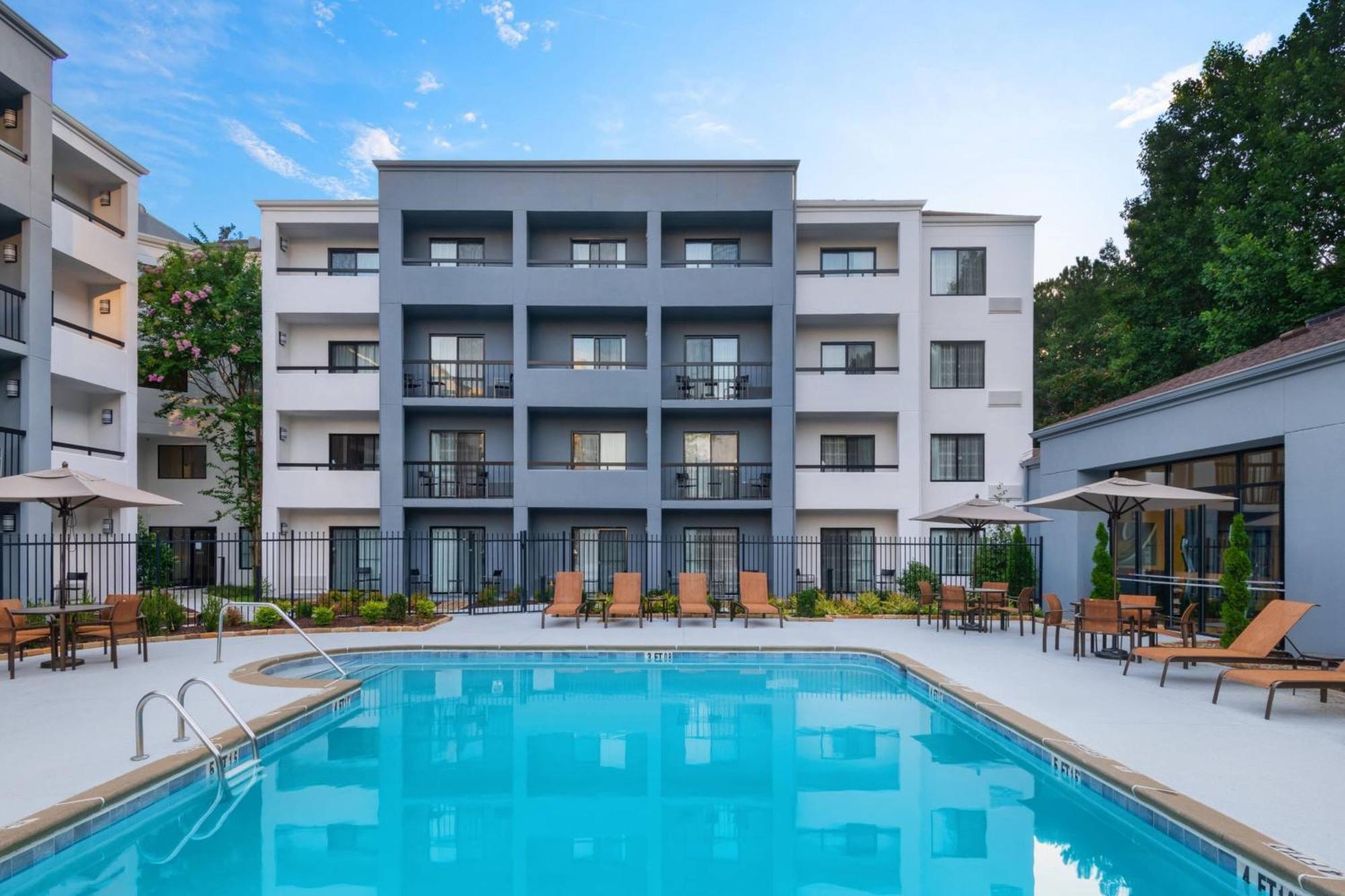 Courtyard By Marriott Perimeter Center Hotel Atlanta Exterior photo