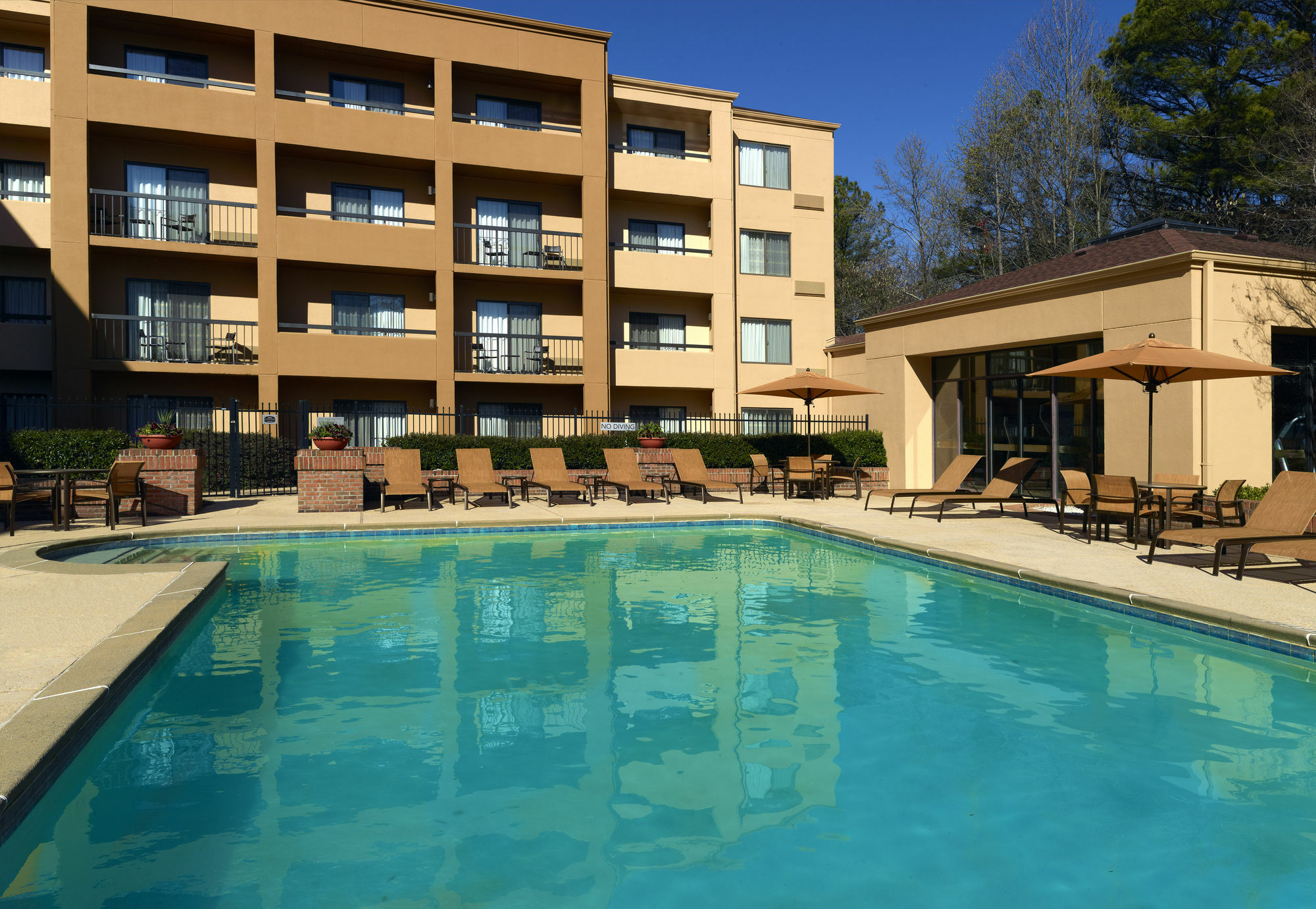 Courtyard By Marriott Perimeter Center Hotel Atlanta Exterior photo